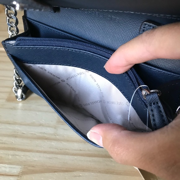 Michael Kors Purse🎈🎈 - Picture 7 of 11